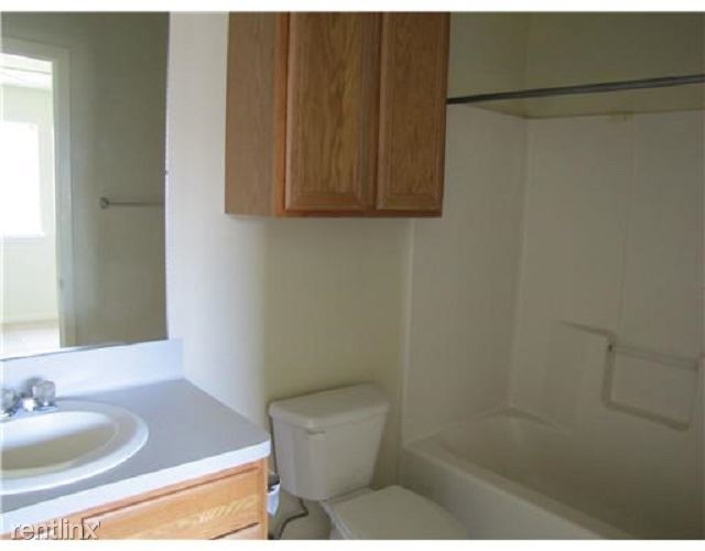 Building Photo - 3 br, 2 bath Duplex - 2401 Brittain Ct