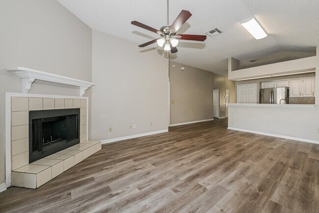 Foto del edificio - 7737 Manassas Ct E