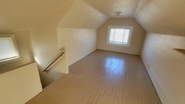Foto del edificio - 1253 Bellows St