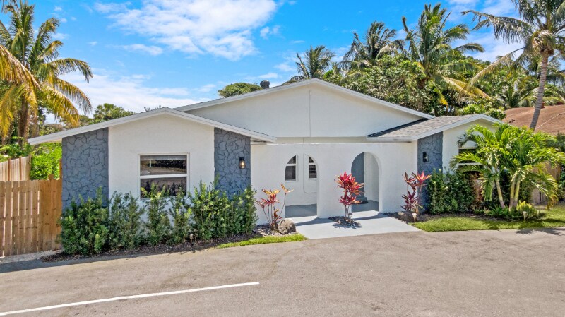 Foto principal - 3110 SE 2nd St