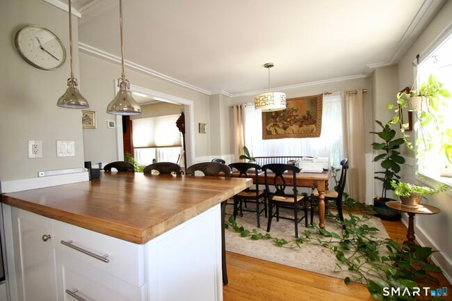 Building Photo - 25 Center Terrace