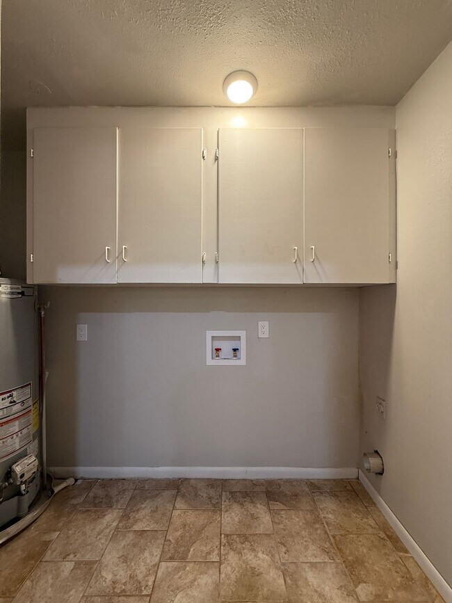 Foto del edificio - Three bedroom two bath rent house in a gre...