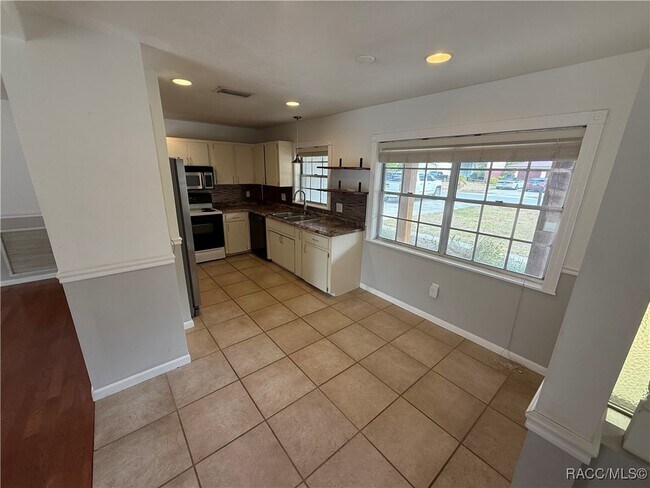 Foto del edificio - 920 N Lyle Ave