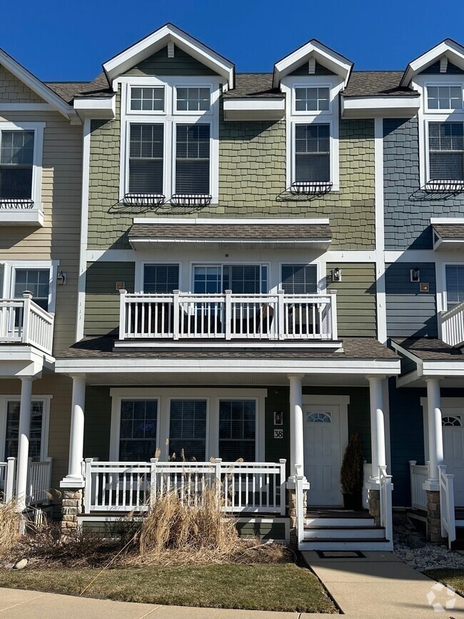 Building Photo - 38 Lakeview Pl