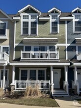Building Photo - 38 Lakeview Pl