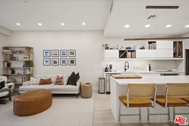 Foto del edificio - 630 W 6th St