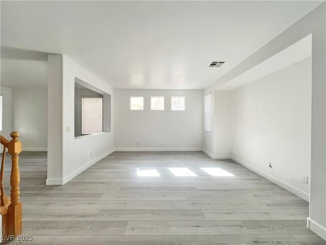 Foto del edificio - 8352 Crown Peak Ave