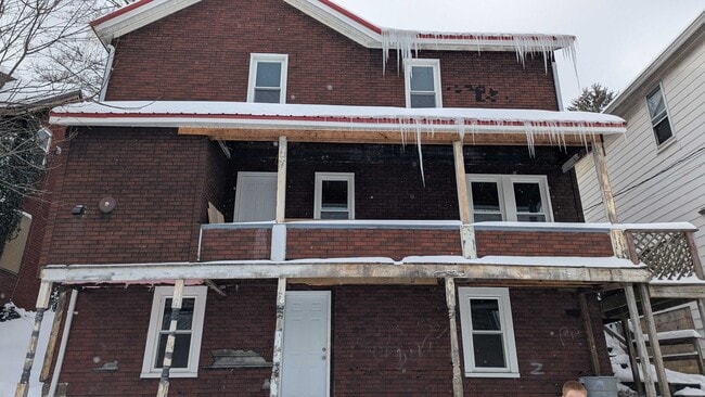 Building Photo - 812 E 3rd St