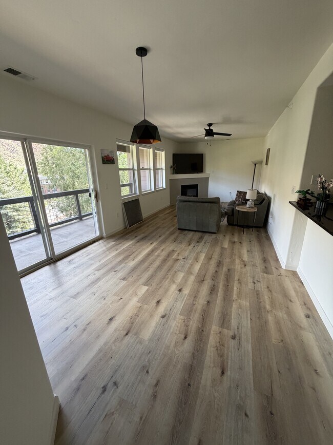 Foto del edificio - 2701 Midland Ave
