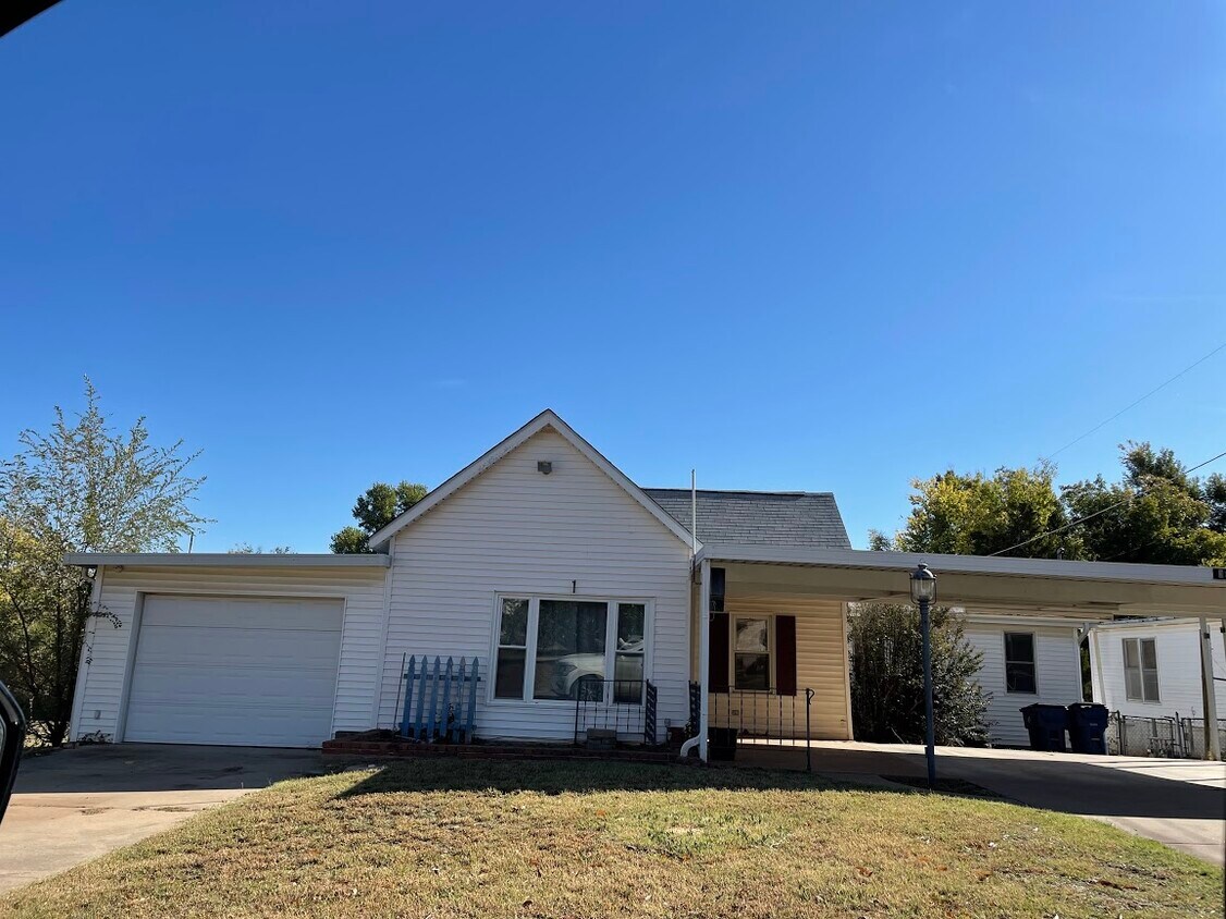 Front of house - 312 N Cedar St