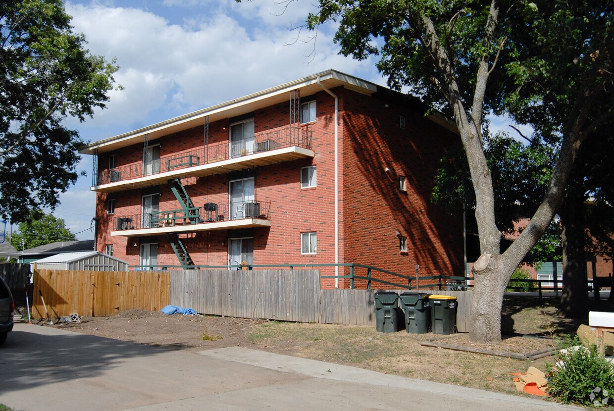 Building Photo - 1102 W 24th St