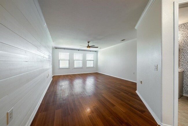 Foto del edificio - 7124 Outfitter Drive