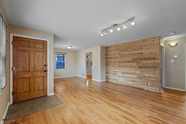 Building Photo - 1504 Westview Ave