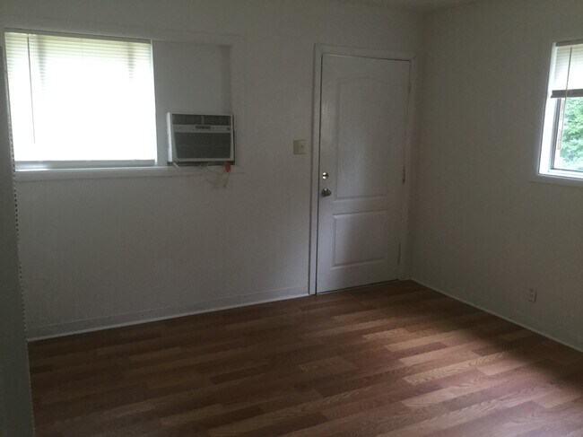 Building Photo - 2112 Hatcher Rd