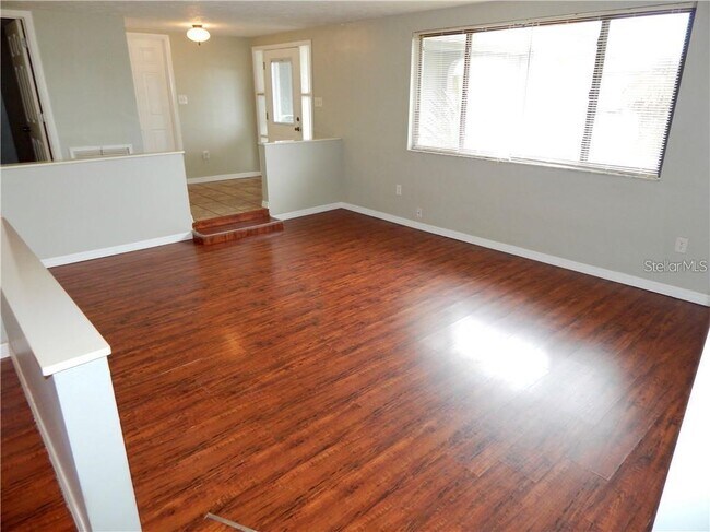 Foto del edificio - 5702 Moog Rd