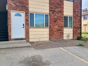 Building Photo - 487 Tracy Dr