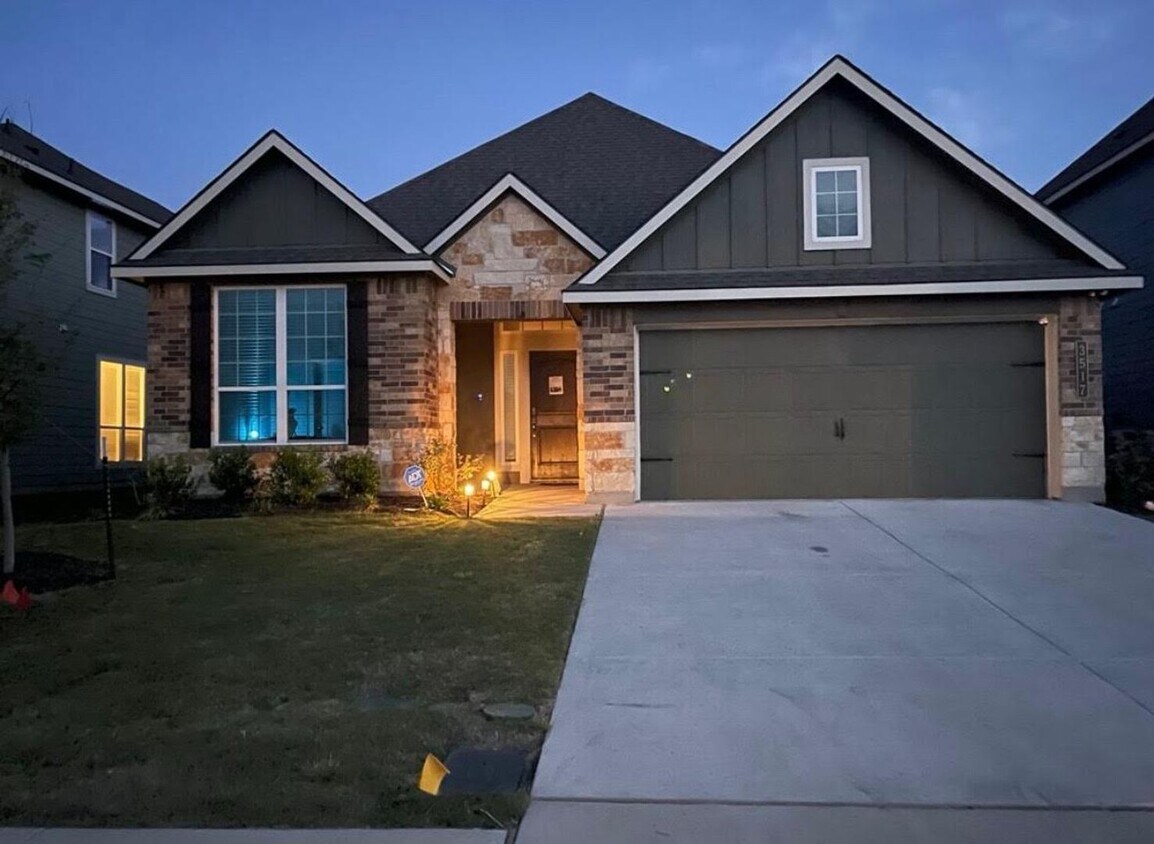 Primary Photo - 4/3 house in Midway ISD.