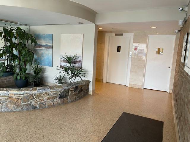 Foto del edificio - 244 Halstead Ave