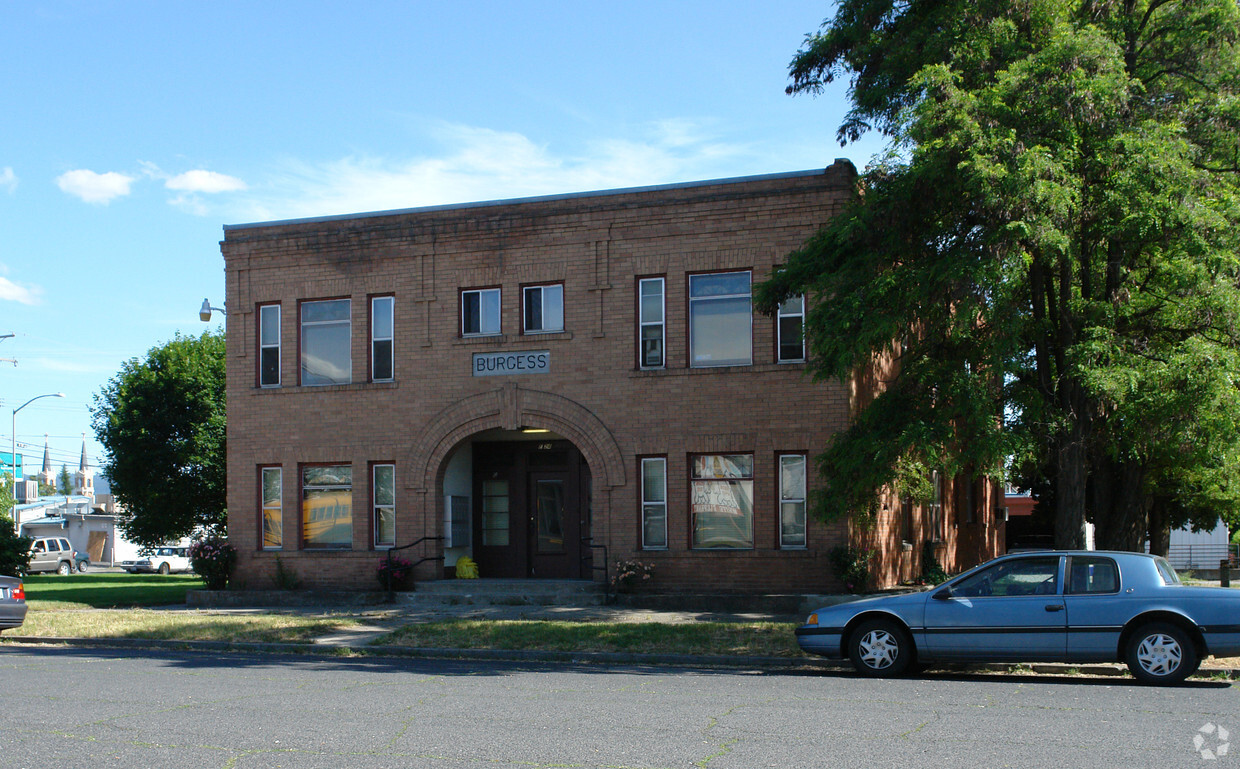 Primary Photo - 24 E Augusta Ave