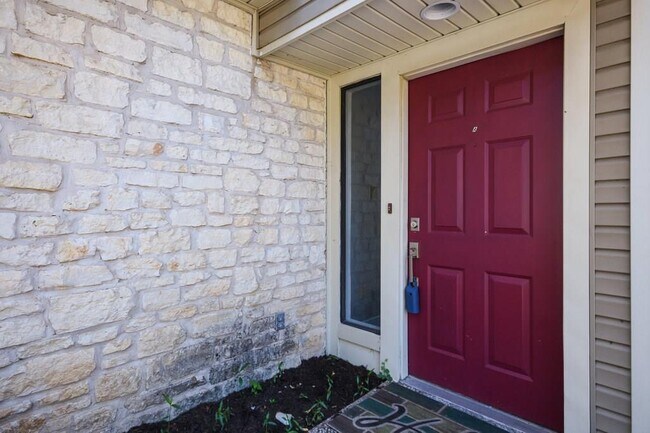 Foto del edificio - 6913 Thorncliffe Dr