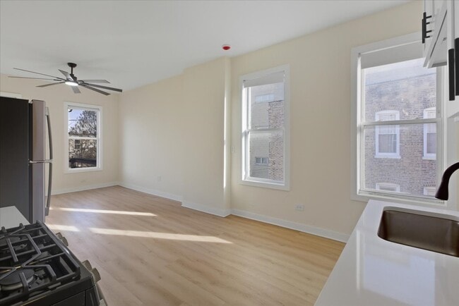 Building Photo - 1322 W Ohio St