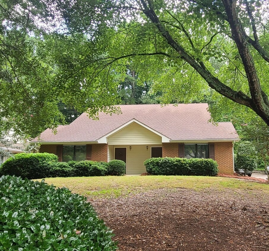 Foto principal - Charming Duplex in Prime Alpharetta Locati...