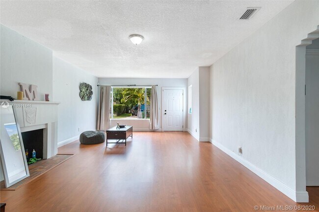 Foto del edificio - 2916 SW 27th Terrace
