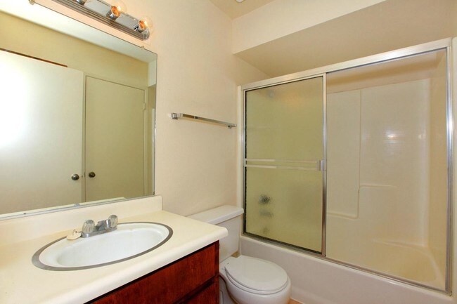 Foto del edificio - Bear Creek Park & Creekside Apartments