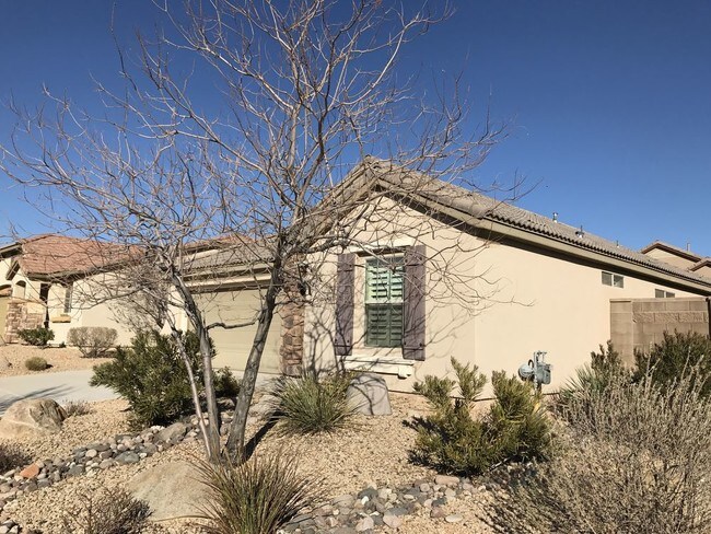 Building Photo - Nice 3 bed 2 bath home in coral Canyon