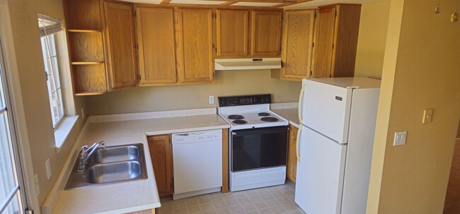Building Photo - For Rent: 2BR/1BA Townhome in Auburn, CA