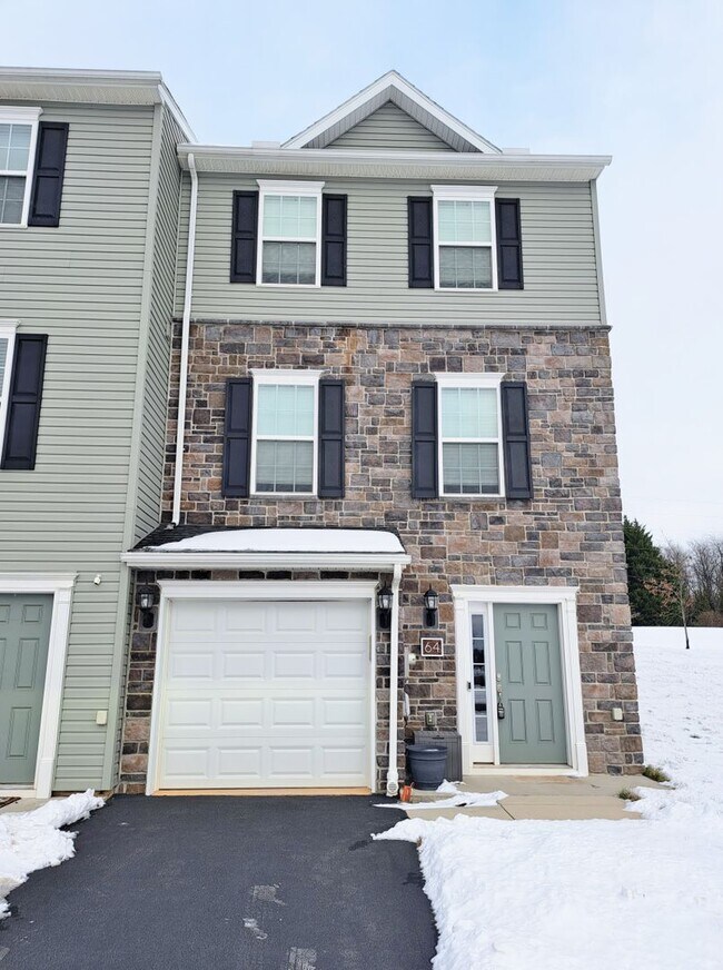 Foto del edificio - 3 Bed / 3-1/2 Bath Single Family Townhome ...
