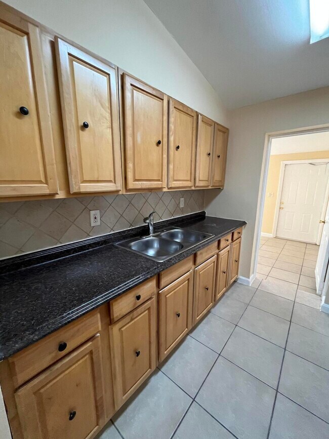 Building Photo - 5929 Cayman Cir W