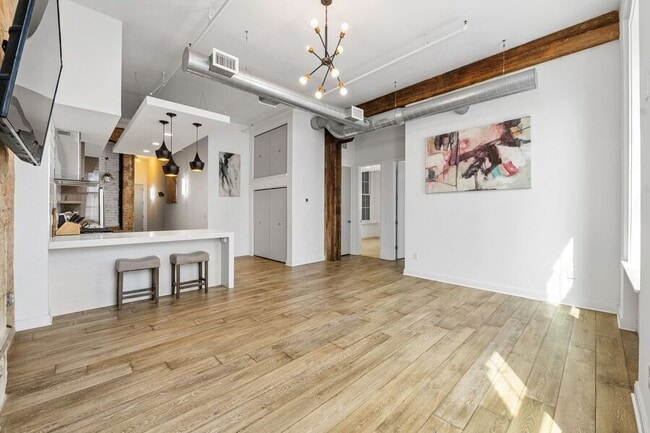 Building Photo - 813 Broadway-204