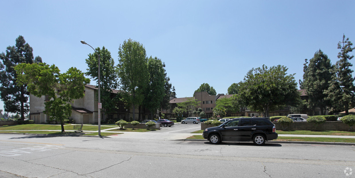 Building Photo - Verner Villa Apartments