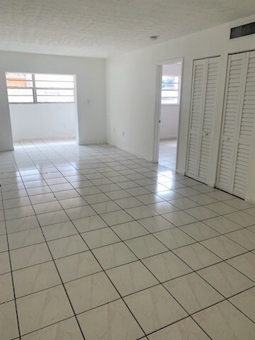 Sala de estar - 6055 W 19th Ave