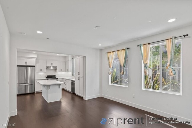 Building Photo - 3 br, 2.5 bath House - 8522 Jetty Way, New...