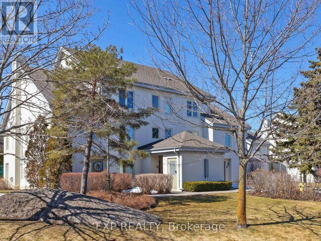 Photo du bâtiment - 120-120 Fairway Ct