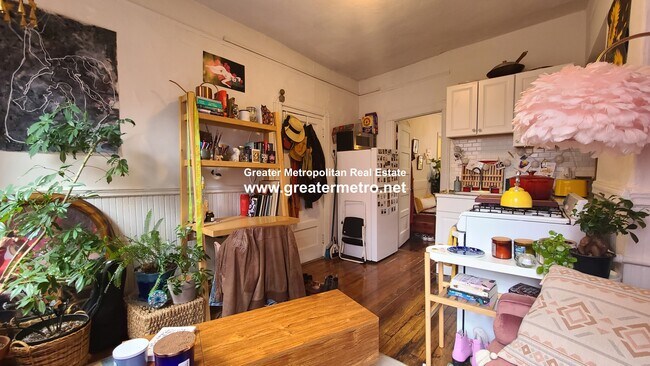 Building Photo - 10 Unity St