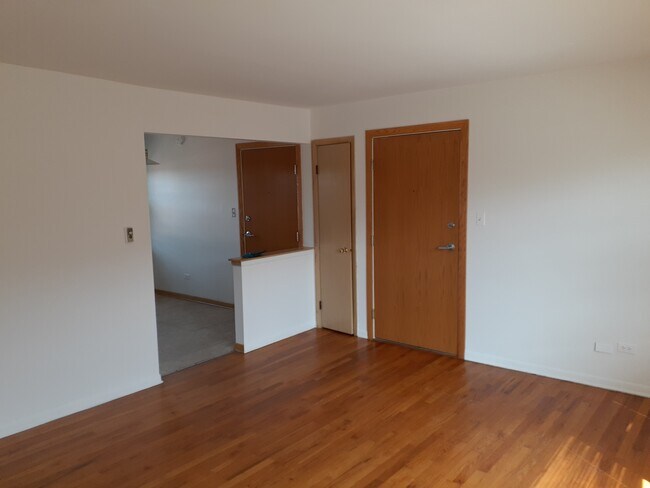 Living Room - 9454 Glenlake Ave