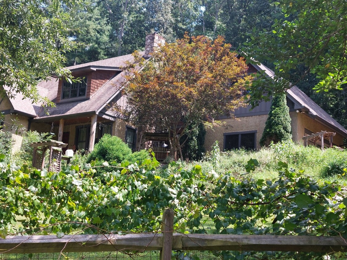 Beautiful quiet home - 33 Hoyt Rd