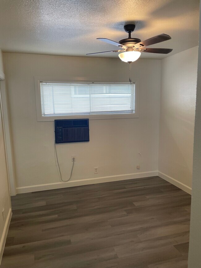 Building Photo - 11638 Gurley Ave