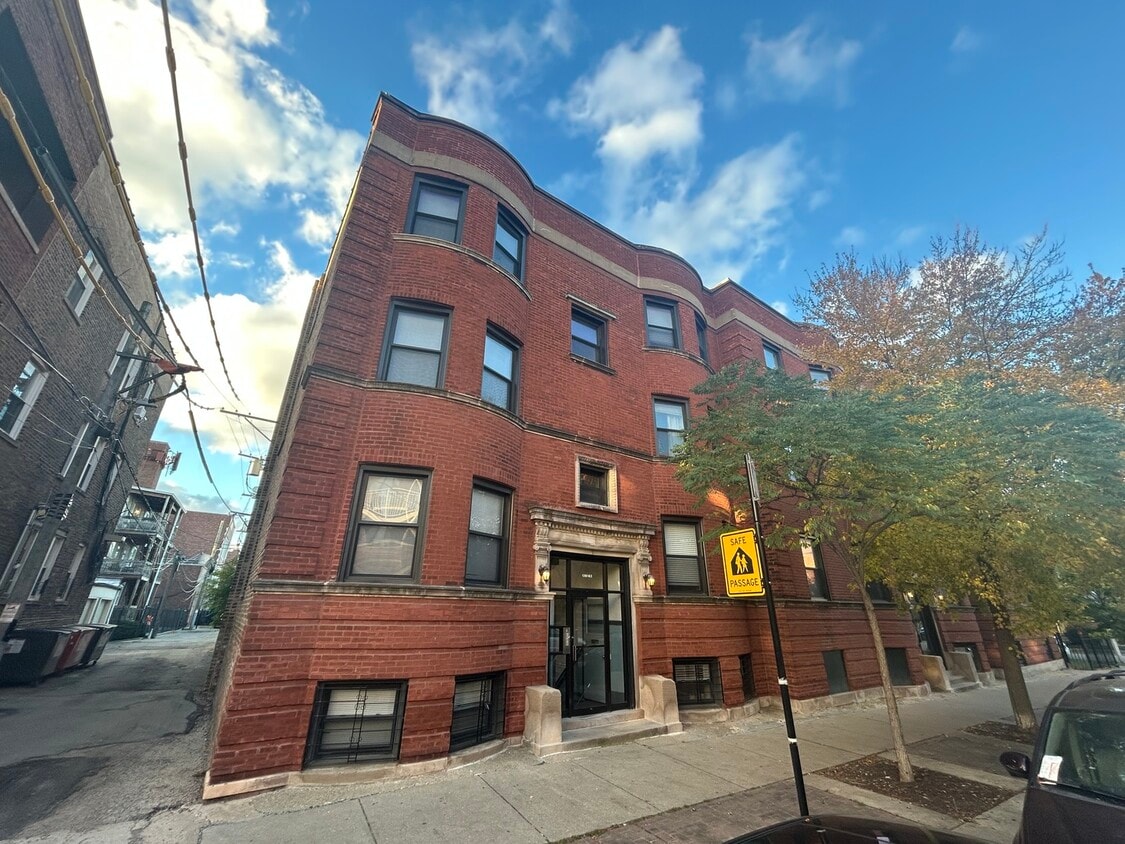 Foto principal - 1361 W Sunnyside Ave