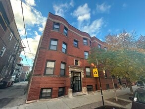 Building Photo - 1361 W Sunnyside Ave