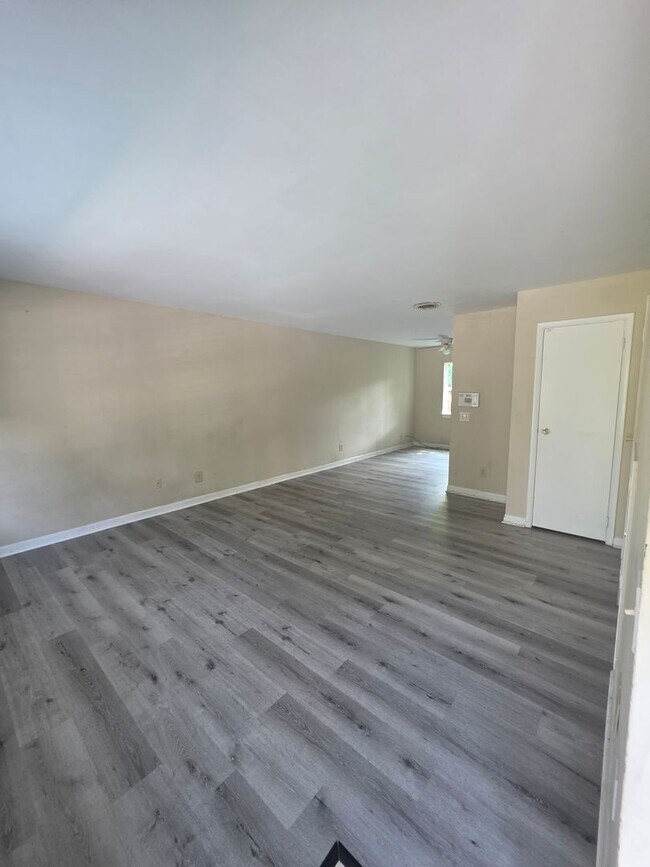 Foto del edificio - 1769 Tall Pines Cir