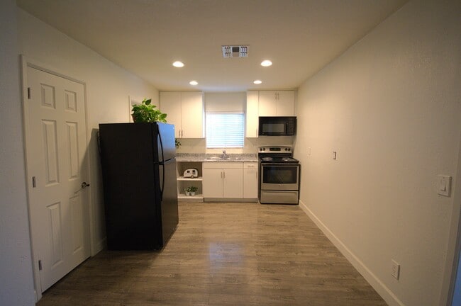Cocina - 9632 N 10th Ave