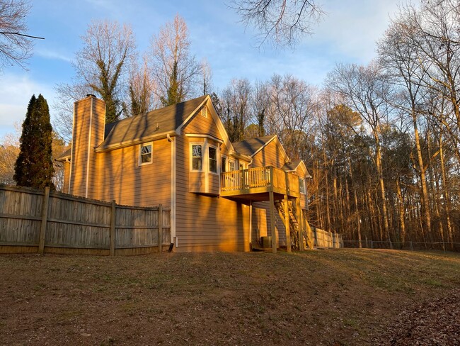 Building Photo - Split Foyer Home with Fenced Yard