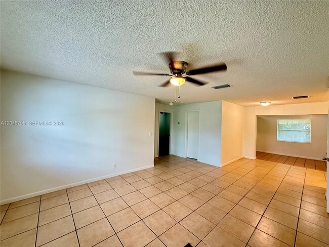 Building Photo - 12096 Dolphin Dr