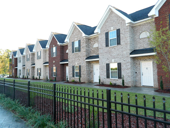 Building Photo - Stroud Townhomes