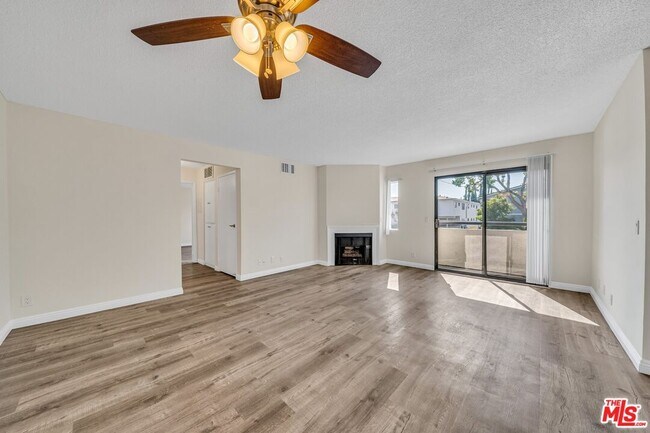 Foto del edificio - 6212 Fulton Ave