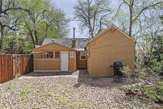 Building Photo - Location! Location! Location! "Charming 2-...